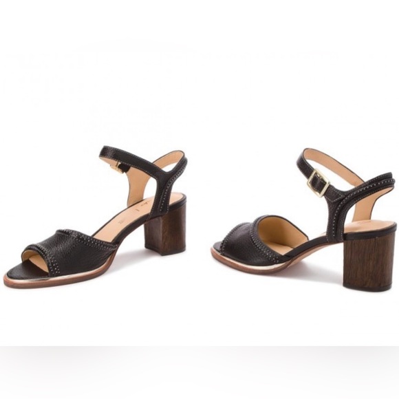 Clarks Shoes - NWT Clark’s “Ellis Clara” leather sandals 8